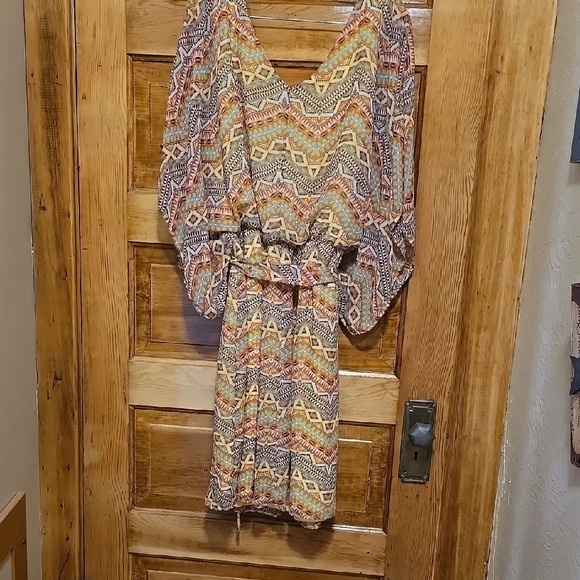 Soho Apparel Dress with Scoop Neck and Dolman Sleeves 2X - Picture 3 of 3